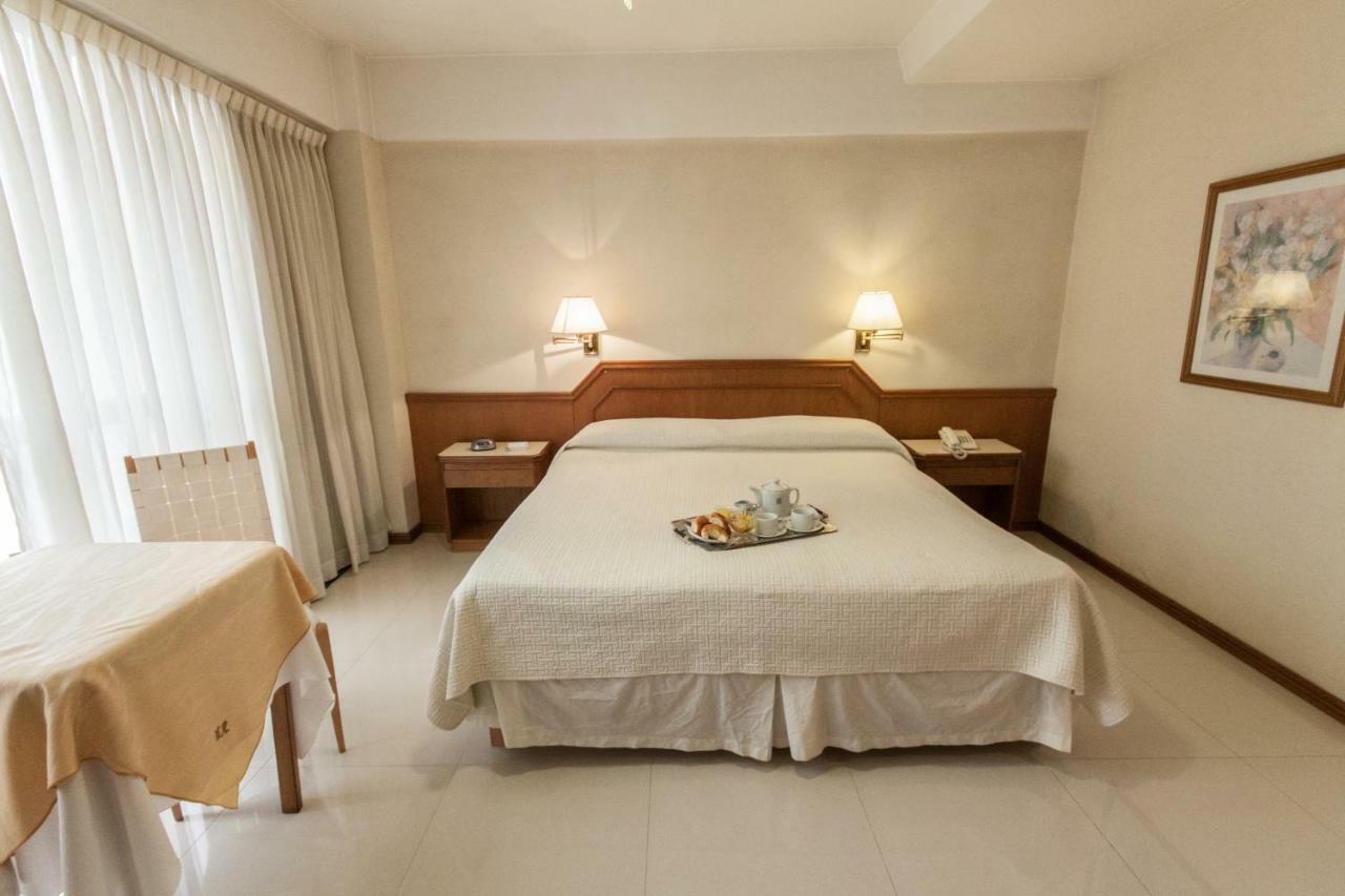 Hotel Cuatro Reyes - Buenos Aires — Fotos 1
